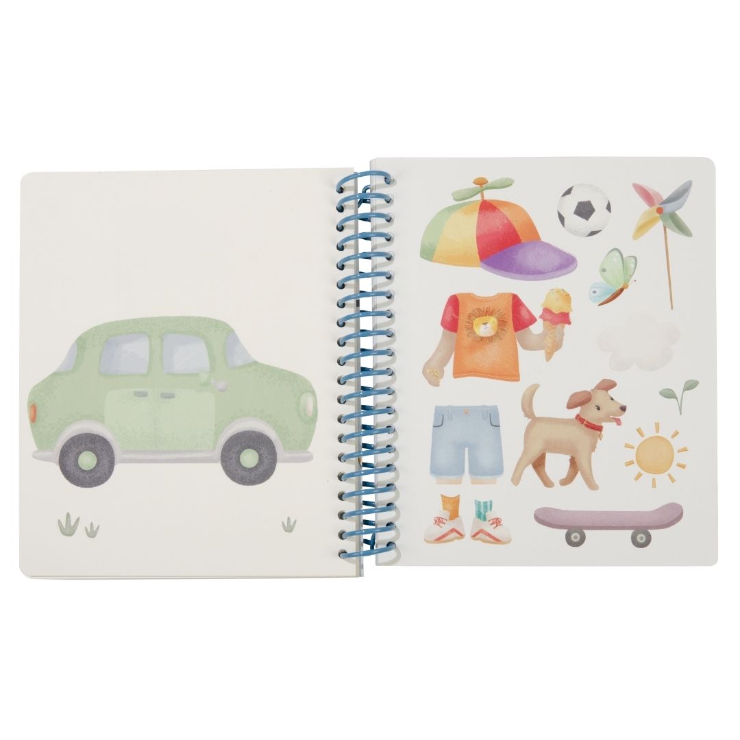 Udklædningsbog til børn med drengen Jim og venner, med 150 stickers til at sætte i fra Little Dutch,her set opslået på grøn bil med forskelligt tilbehør, fås hos Nordic Simply