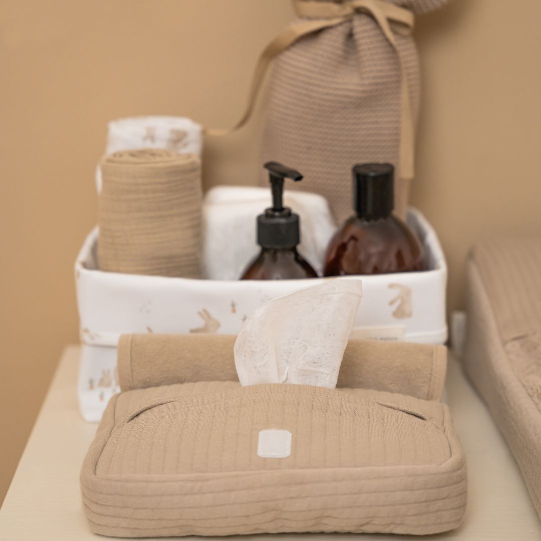 Beige etui til vådservietter ved pusleplads, fra Little Dutch