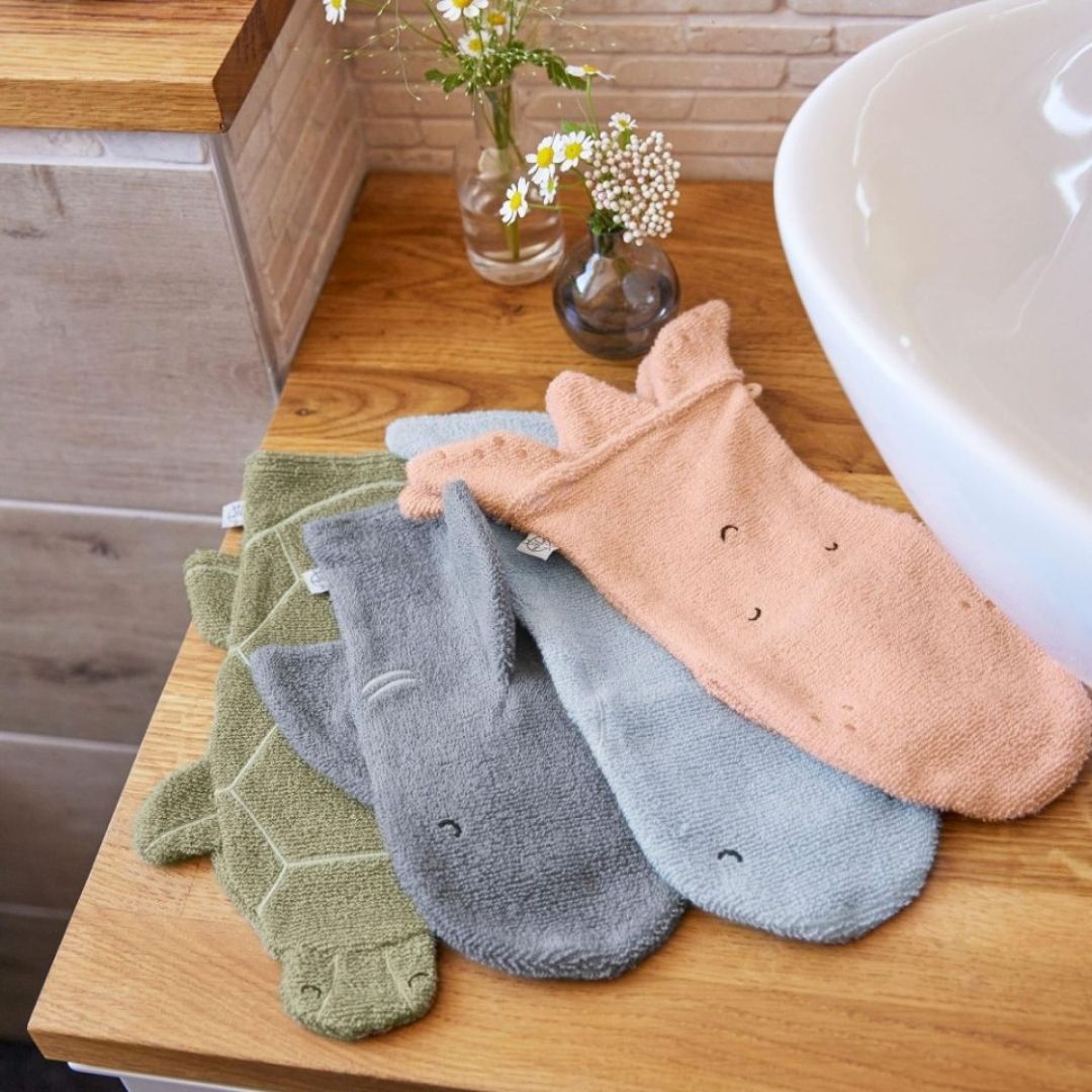 Vaskehandsker i pastelfarver til børn, i 100% bomuld GOTS certificeret, fra Lässig fås hos Nordic Simply