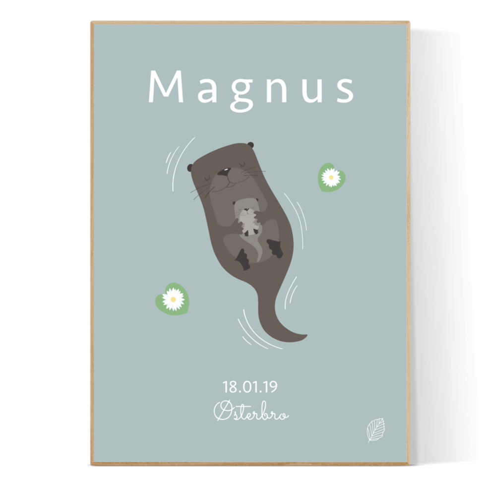 blå plakat med tegning af odder i vand med unge, personlig plakat til barn med navn, fødselsdato og by fra nordicsimply