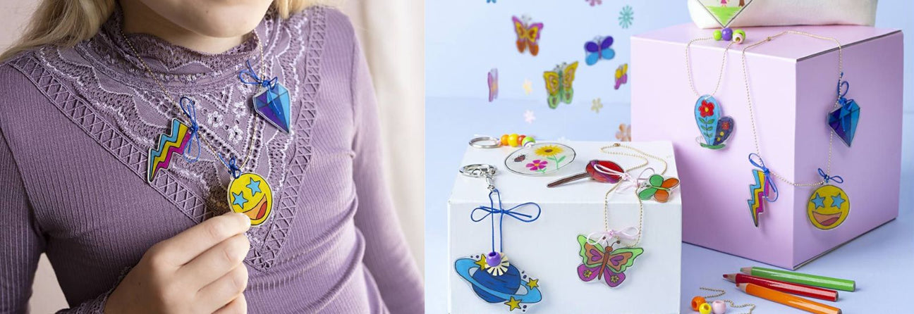 pige i lilla bluse set med smykker lavet af krympeplast samt kasser med smykker i krympeplast. Kreative ting til pige 8 år hos Nordic Simply