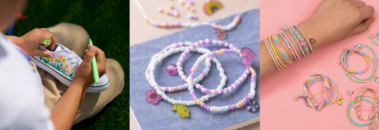 kreative ting til pige 9 år, tekstiltuscher der farver på hvide sneakers, armbånd i pastelfarver med perler, og armbånd i tynde og brede set på håndled