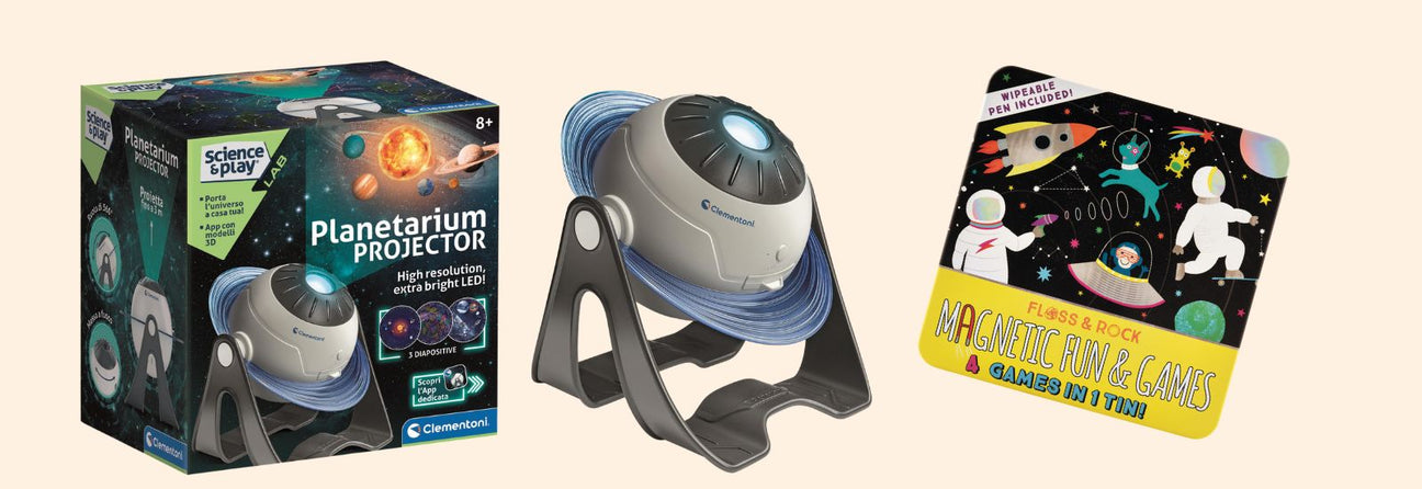 legetøj med rummet, her ses planetarium projektor til børn og magnetspil med astronaut, se mere legetøj med rummet-tema hos danske Nordic Simply