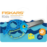 blå børnesaks fra Fiskars formet som fisk, brug som både højre og ventrehåndssaks