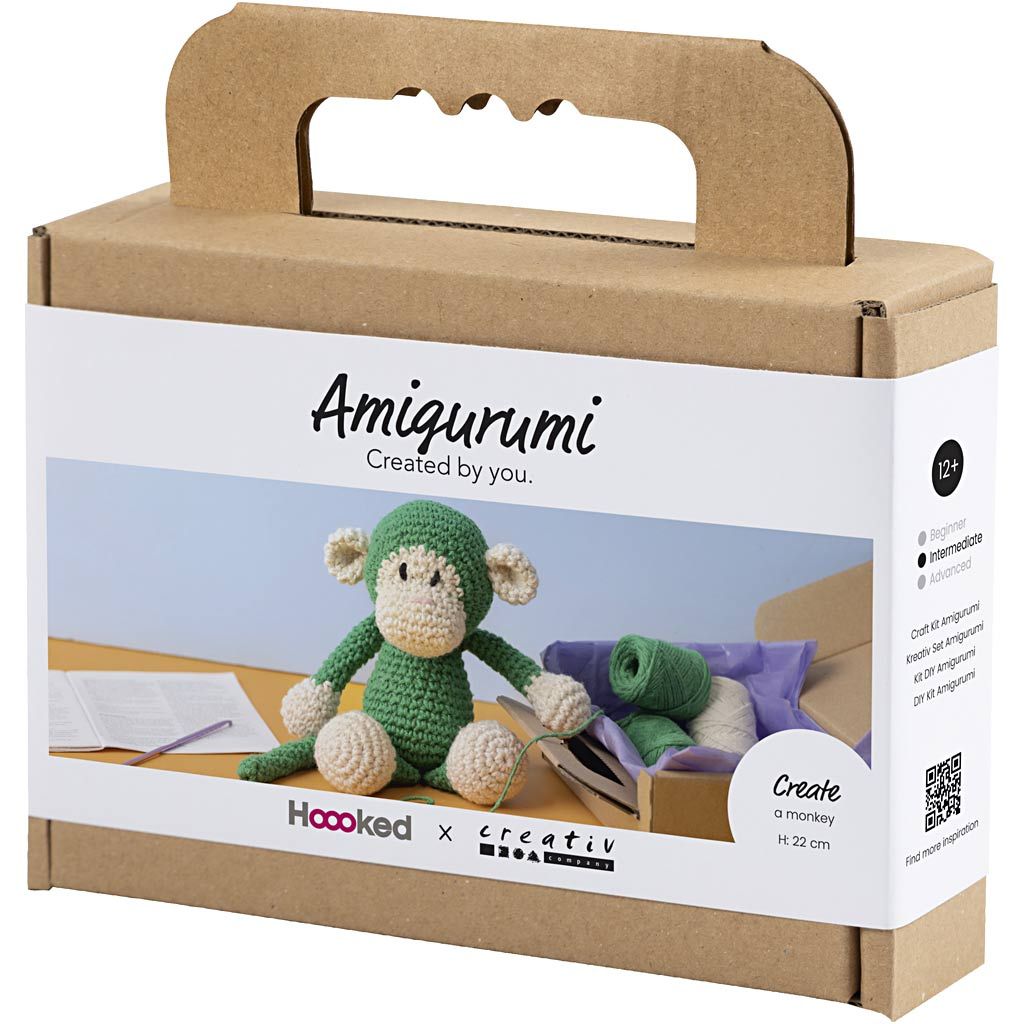 DIY sæt til at hækle din egen grønne abe, sættet har en sværhedsgrad til +12 år, så det er krea for store børn, teenagere og voksne.
