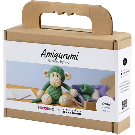 DIY sæt til at hækle din egen grønne abe, sættet har en sværhedsgrad til +12 år, så det er krea for store børn, teenagere og voksne.