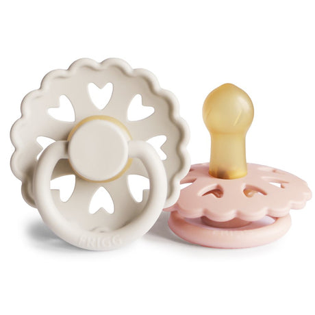 to sutter i beige og rosa fra danske Frigg fairytale kollektion, str 1 passer baby fra 0-6 mdr. Med små hjertehuller