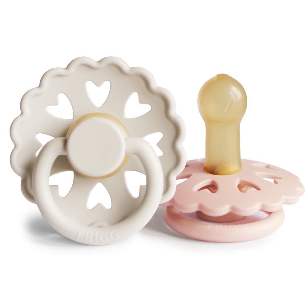 to sutter i beige og rosa fra danske Frigg fairytale kollektion, str 1 passer baby fra 6-12 mdr. Med små hjertehuller