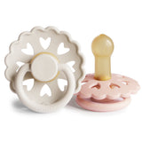 to sutter i beige og rosa fra danske Frigg fairytale kollektion, str 1 passer baby fra 6-12 mdr. Med små hjertehuller