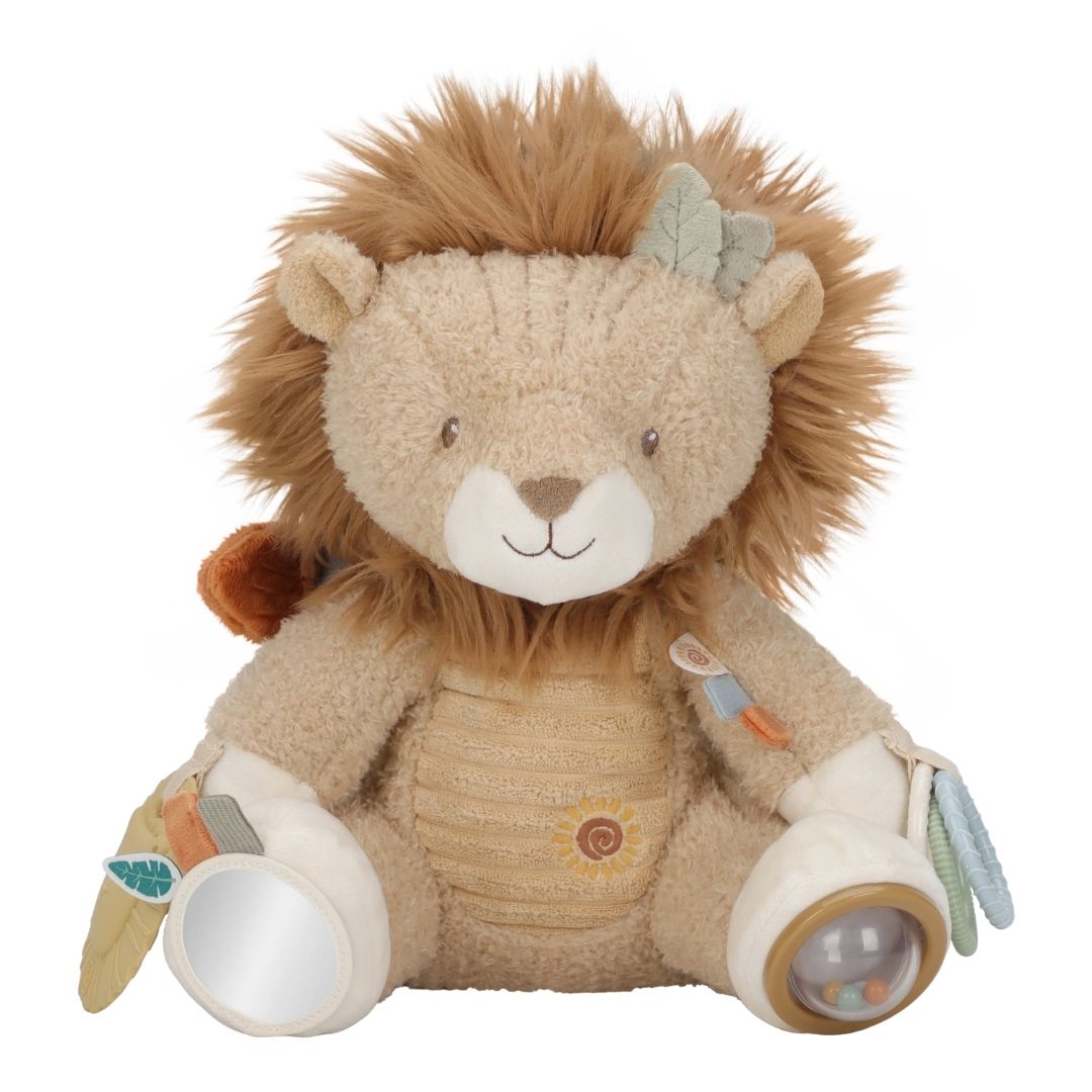 løve aktivitetsbamse set forfra på hvid baggrund. En sød bamse med masser at udforske fra nyfødt og op. Little Dutch. 