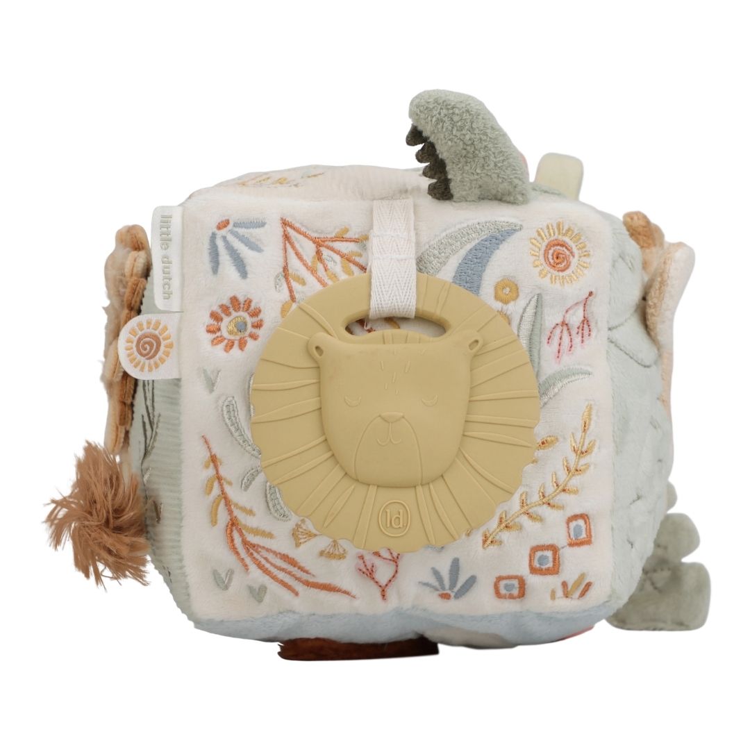 Bidering på aktivitetsterning i plys med motiver af safaridyr og masser at opdage, fra Little Dutch Safari kollektion