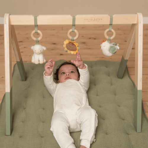 aktivitetsstativ i træ, babygym til baby fra little dutch hos nordicsimply