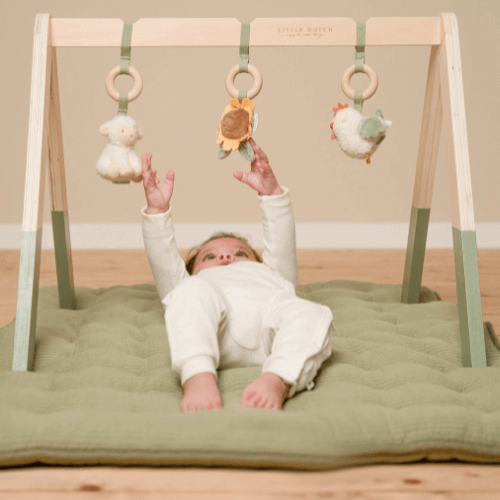 aktivitetsstativ i træ, babygym til baby fra little dutch hos nordicsimply