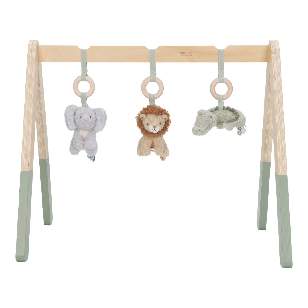 aktivitetsstativ til baby 0-6 måneder med safaridyr, babygym i træ med grønne ben og tre dyr at udforske: elefant, løve og krokodille. Fra Little Dutch.