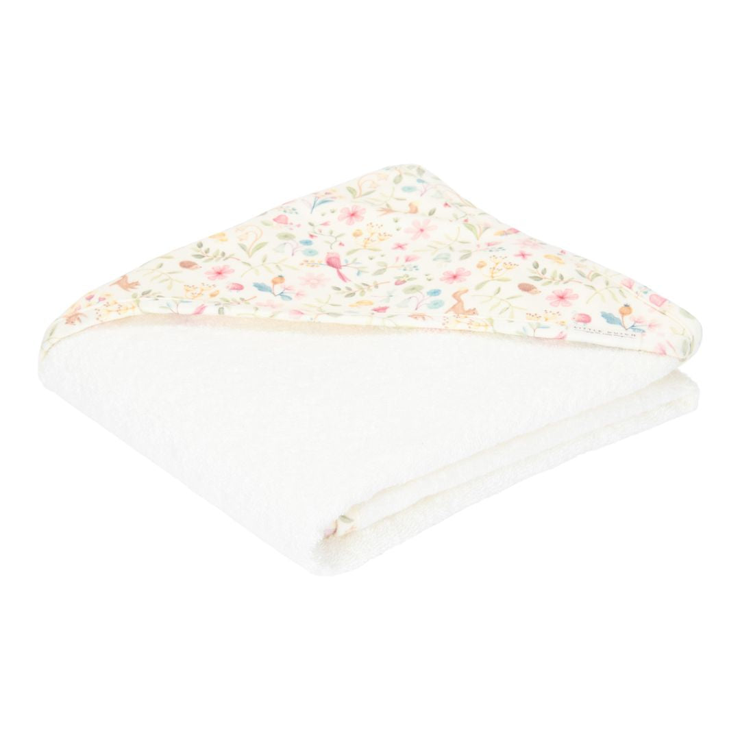 Badehåndklæde til baby i økologisk frotté med hætte, hvid med motiver fra skoven, perfekt til baby efter bad.