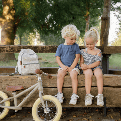 oliven-grøn løbecykel til børn fra 2 til 5 år fra little dutch hos nordicsimply 