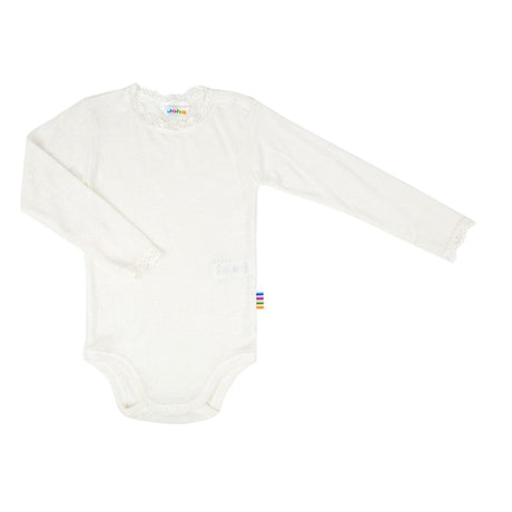 hvid body med lange ærmer til baby. Joha baby body stocking i uld/silke med blonde ved hals og ærmer. Farve off white.
