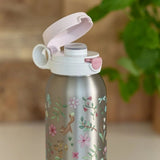 drikkeflaske i rustfrit stål med rosa fliplåg og rosa motiver fra Mepal x Little Dutch, her set åben.