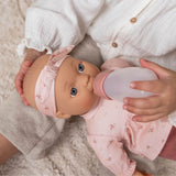 Dukke Lily med udstyr, 36 cm - babydukke der drikker mælk fra sutteflaske.