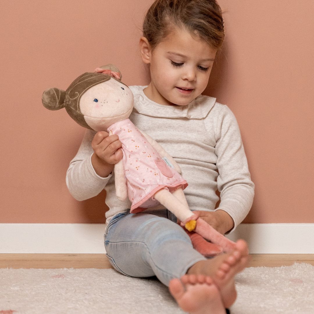 Pige krammer Dukke, Rosa 50 cm i blødt tøj, perfekt til leg og nærhed for børn fra 1 år.