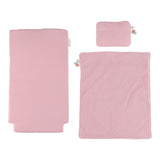 Rosa sengetøj og pude til rosa dukkevogn fra Little Dutch, perfekt til leg med  dukker og bamser.