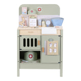 Dyrlægeklinik i træ fra Little Dutch, komplet med udstyr til rolleleg med pleje af tøjdyr og bamser.