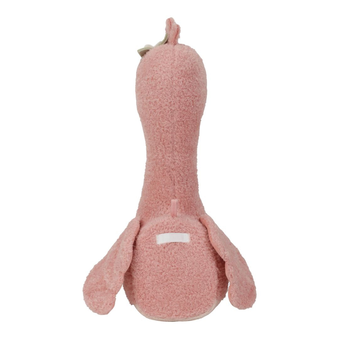 pink flamingohoved til at hænge på væggen set bagfra. Dyrehoved i plys med flamingo pynter som trofæ på børneværelset.