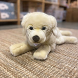 Golden Retriever bamse lys, 60 cm - en blød og krammevenlig bamse til leg, ligger på lyst tæppe hos danske Nordic Simply