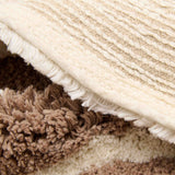 Legetæppe med traktor, økologisk bomuld. Blødt gulvtæppe med grøn traktor, naturlig tekstur med neutrale farver.