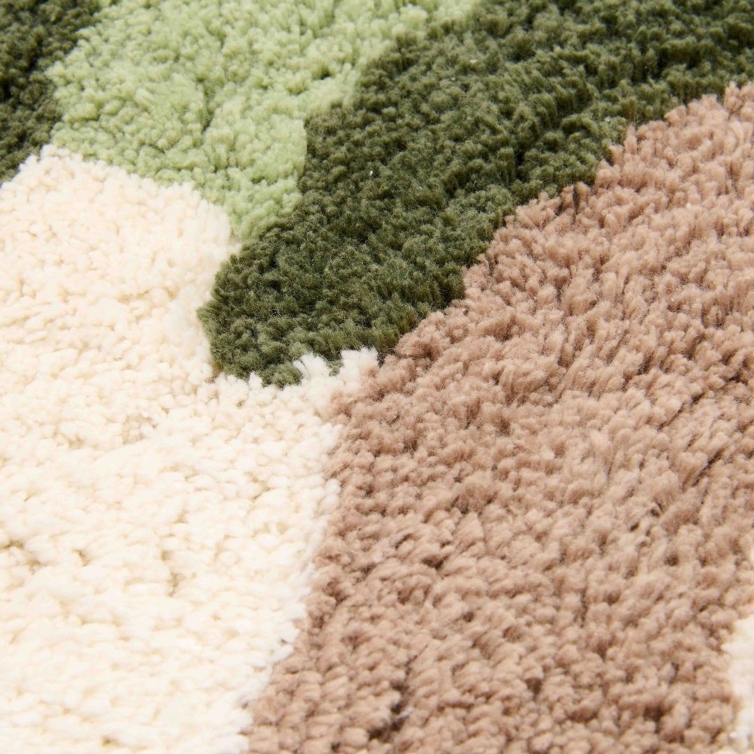 Gulvtæppe med grøn traktor, økologisk bomuld, blødt og hyggeligt traktorformet tæppe til indretning af baby- og børneværelser.