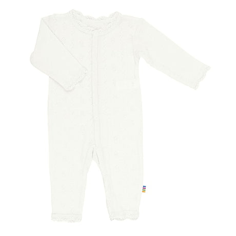 hvid heldragt med lange ærmer til baby. Joha baby jumpsuit  i uld/silke med blonde ved hals, ærmer og ben. Farve off white.