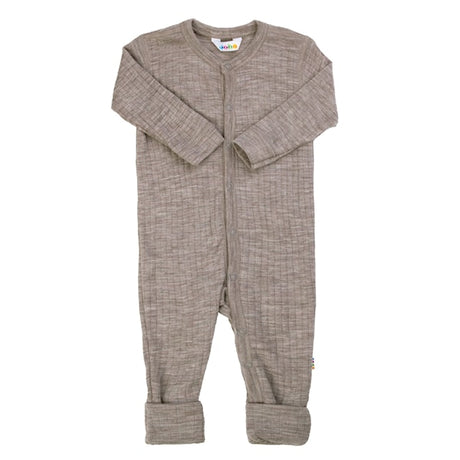 lysebrun heldragt med lange ærmer til baby. Joha baby jumpsuit i merinould med tryllefod og tynd stribe i stoffet. Farve sesam.