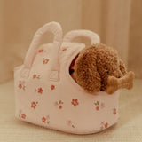 Hund, Jackie med taske og tilbehør - sød plyshund i rosa taske klar til eventyr.