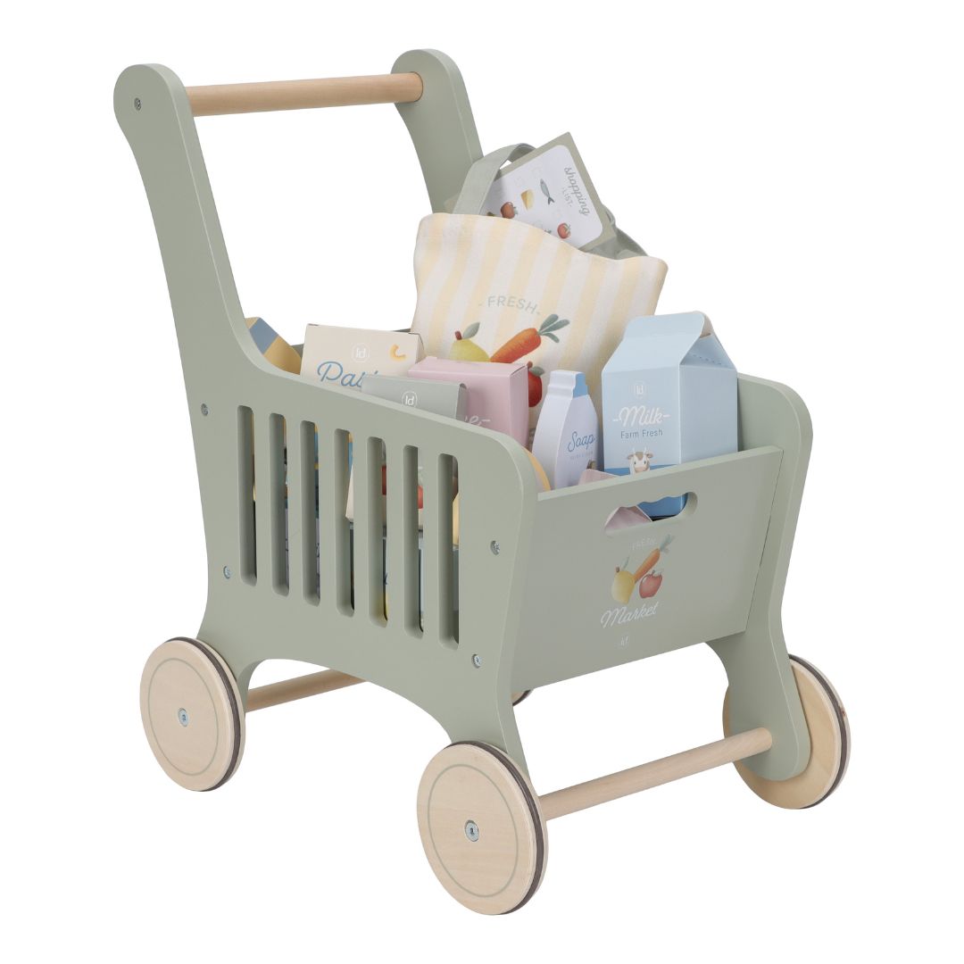 Indkøbsvogn i træ fra Little Dutch fyldt med legevarer til sjov rolleleg og butiksleg.