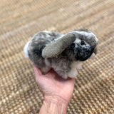 Kanin bamse dværgvædder grå, 23 cm, blød kaninbamse med hængeører i grå og hvid.