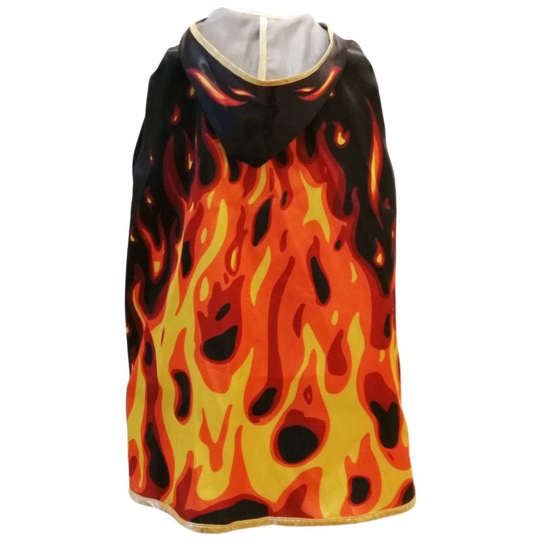 Sort kappe med orange flammer, hætte og guldkanter set bagfra. Flammekappe til dramatik, rolleleg og udklædning fra LionTouch, fås hos Nordic Simply