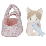 Kat bamse, Marley med taske og tilbehør: sød plyskat med blomstret taske og legetøjsfisk.