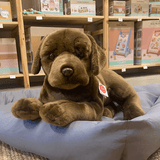 stor brun labrador bamse, der ligner ægte hund fra teddy hermann hos nordicsimply