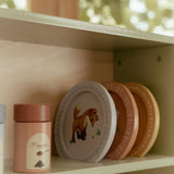 Farvestrålende tallerkener med sød ræv, følger med legekøkken fra Little Dutch - perfekt til rolleleg for børn.