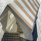 Legetelt stort, beige med stribet tag - et hyggeligt legetelt her vist med puder indeni.