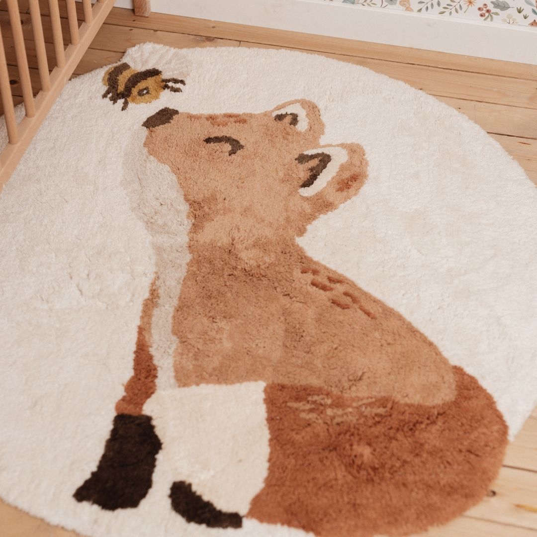 Gulvtæppe med ræv, rundt beige legetæppe i økologisk bomuld med sød ræv og lille bi på næsen, ideelt til baby- og børneværelset