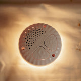 Natlys og bamse med hjertelyd - gås lampe med lyd og lys til hyggelige stunder.