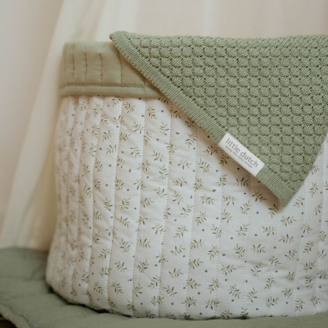 Opbevaringskurv stor quiltet kurv i øko-tex® certificeret bomuld her set med grøn nusseklud.