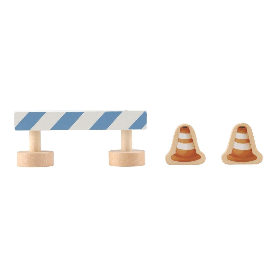 Politibil med træfigurer og hund - vejspærring med kegler til sjov politileg
