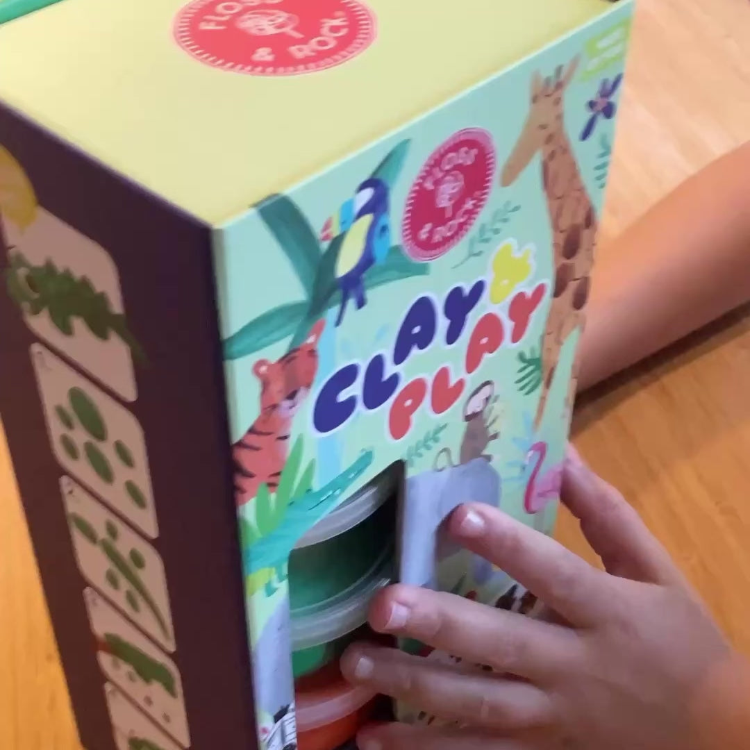 Lege-ler, der hærder selv, her med jungle, vist af to børn der laver dyr og fra junglen his Nordic Simply