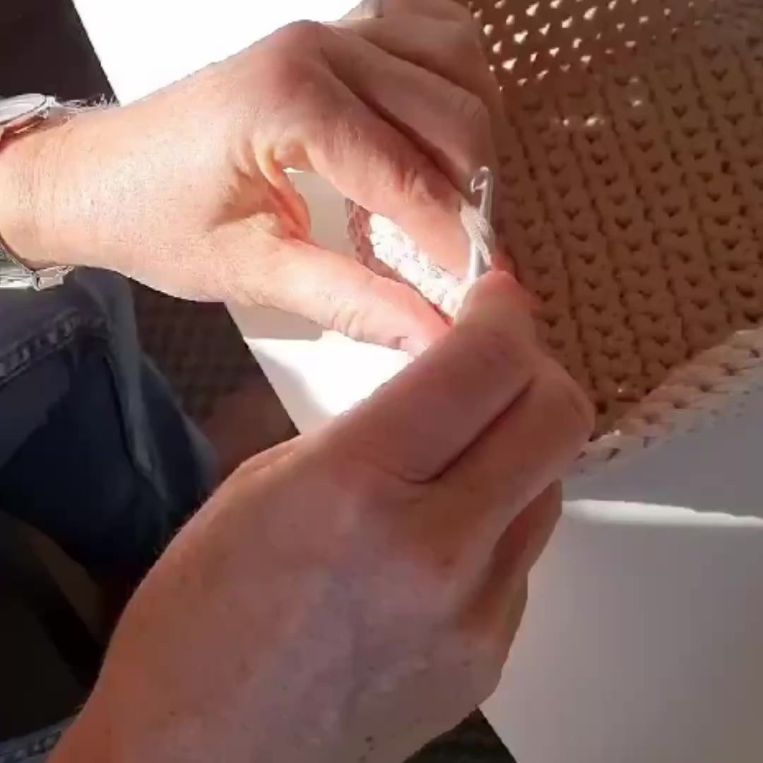 Puslekurvesæt bliver til hos Nordic Simply, her ses processen bag de håndlavede puslekurve.