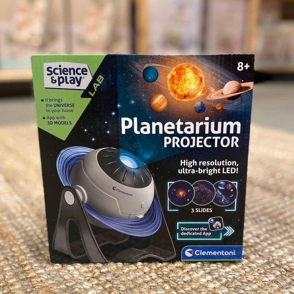 Rikke Nordic Simply viser planetarium projektor i æske hos Nordic Simply