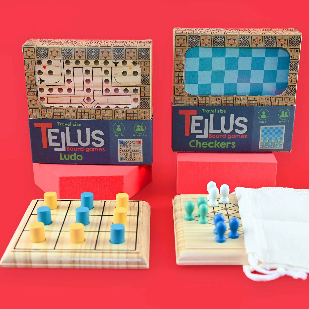 Små brætspil i træ, gode rejsespil, her ses tre på stribe, ludo, kinaskak og skak