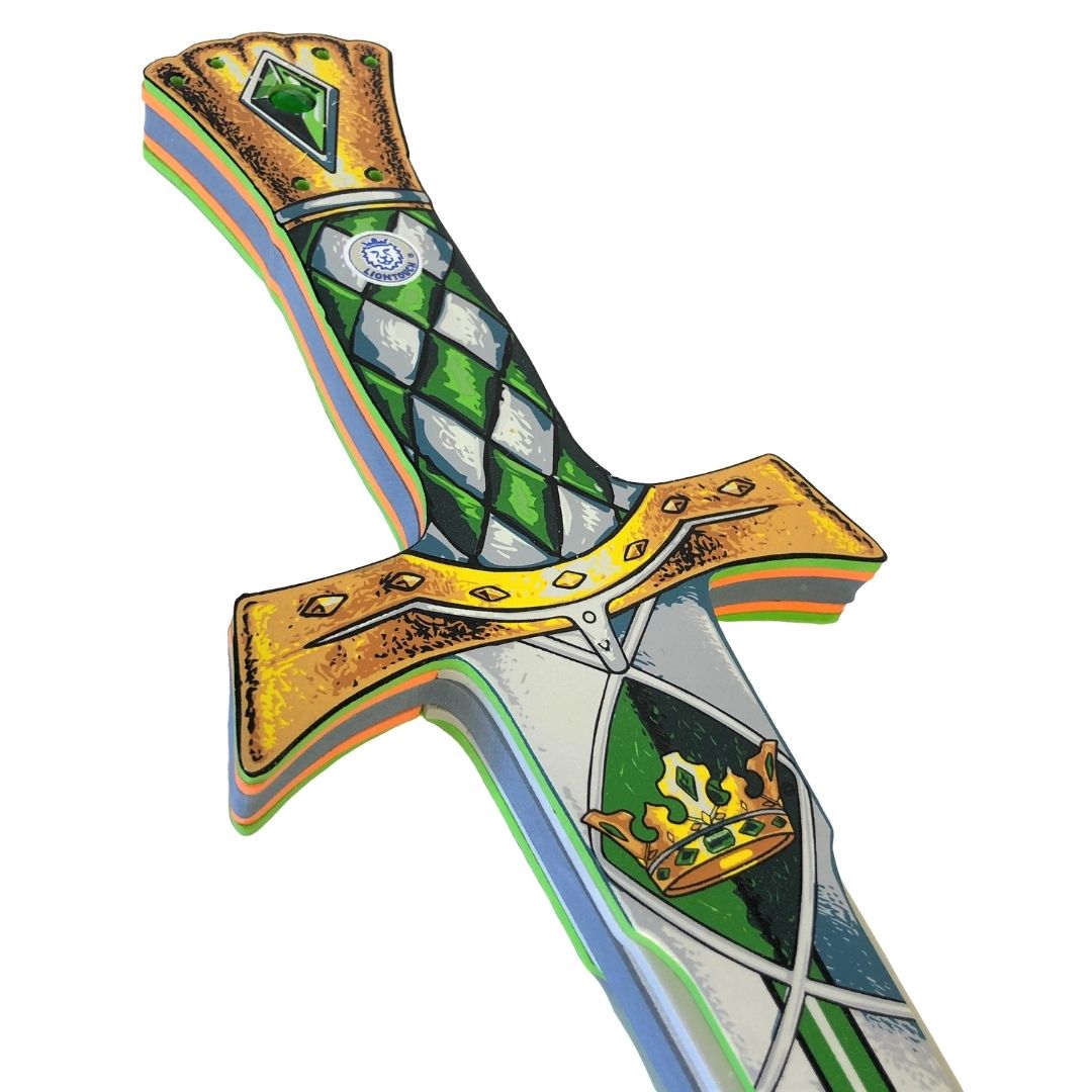 Legesværd konge. Sværd i EVA skum til rolleleg og udklædning, her set med håndtag tæt på. Kongesværd til barn fås hos Nordic Simply