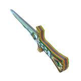 Legesværd konge. Sværd i EVA skum til rolleleg og udklædning, her set i tværsnit med 5 lag skum. Kongesværd til barn fås hos Nordic Simply